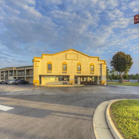 Econo Lodge Байрън Екстериор снимка
