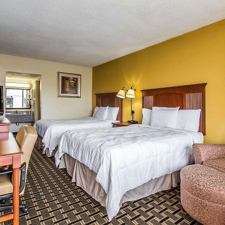 Econo Lodge Байрън Екстериор снимка
