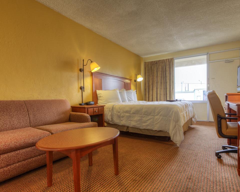 Econo Lodge Байрън Екстериор снимка