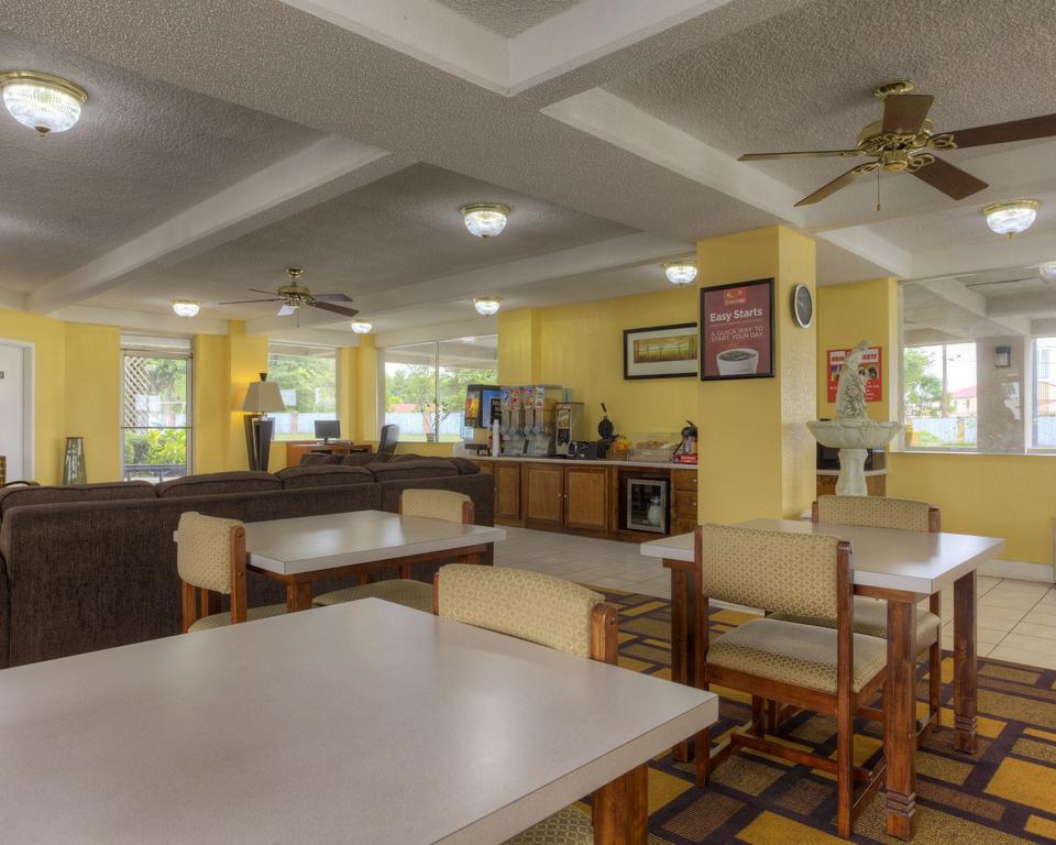 Econo Lodge Байрън Екстериор снимка