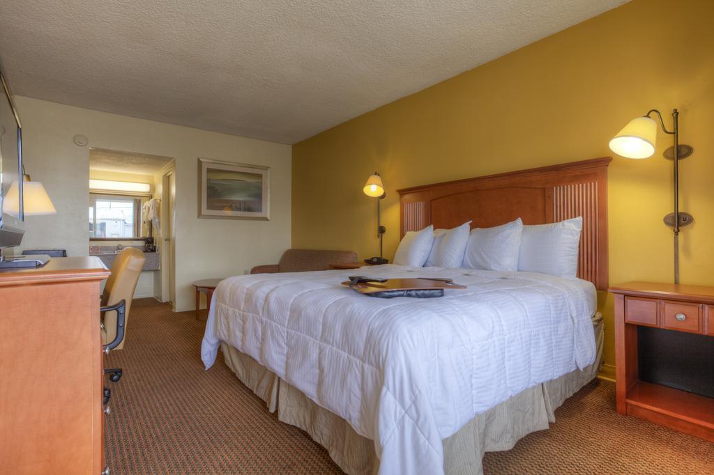 Econo Lodge Байрън Стая снимка