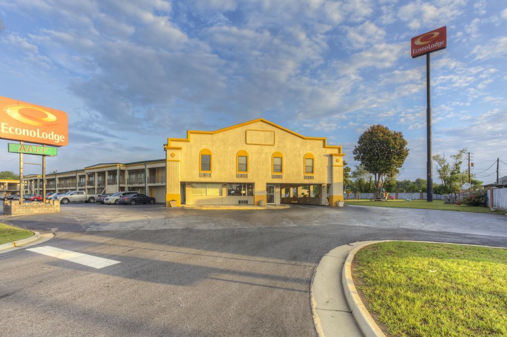 Econo Lodge Байрън Екстериор снимка