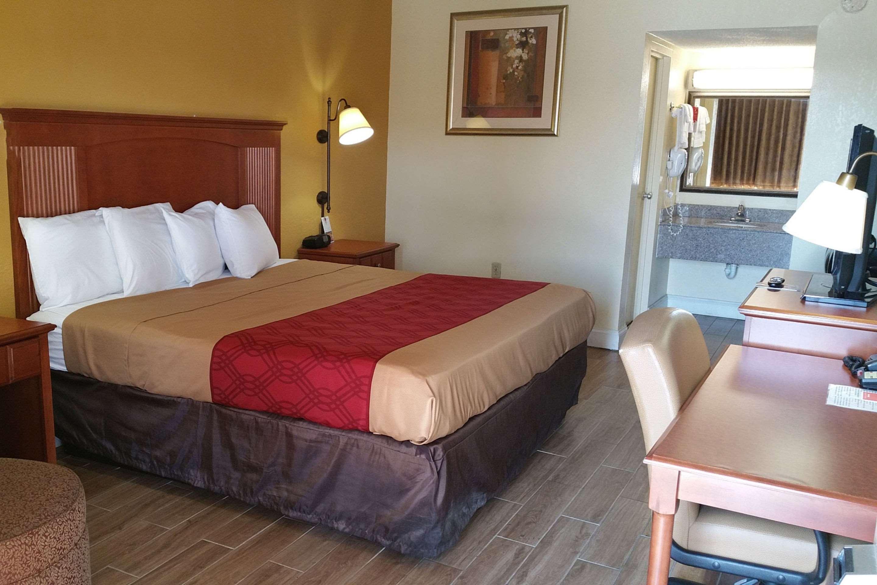 Econo Lodge Байрън Екстериор снимка