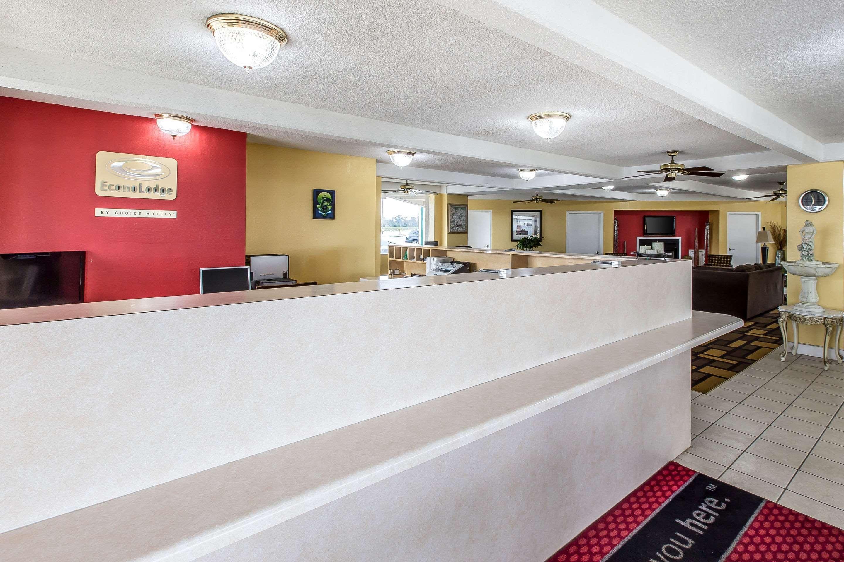 Econo Lodge Байрън Екстериор снимка