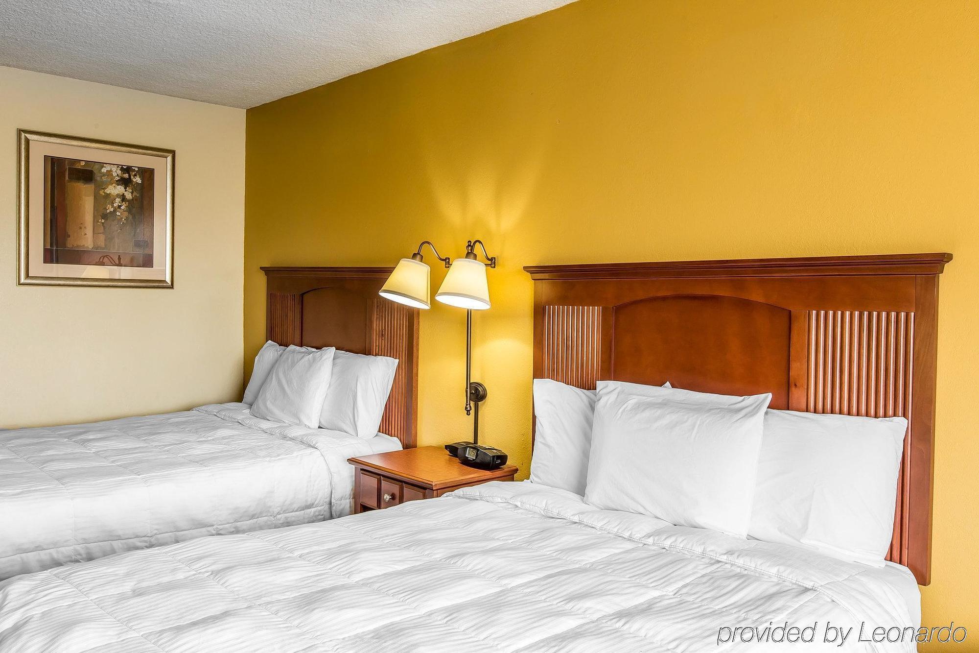 Econo Lodge Байрън Екстериор снимка
