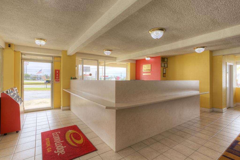 Econo Lodge Байрън Екстериор снимка