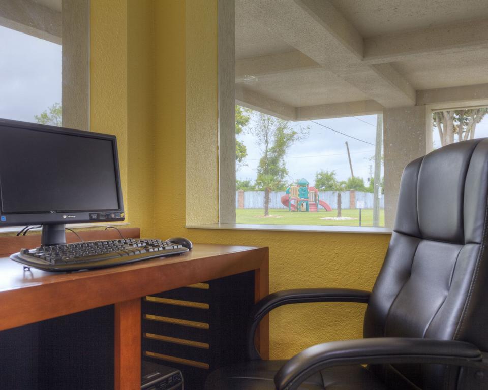 Econo Lodge Байрън Екстериор снимка
