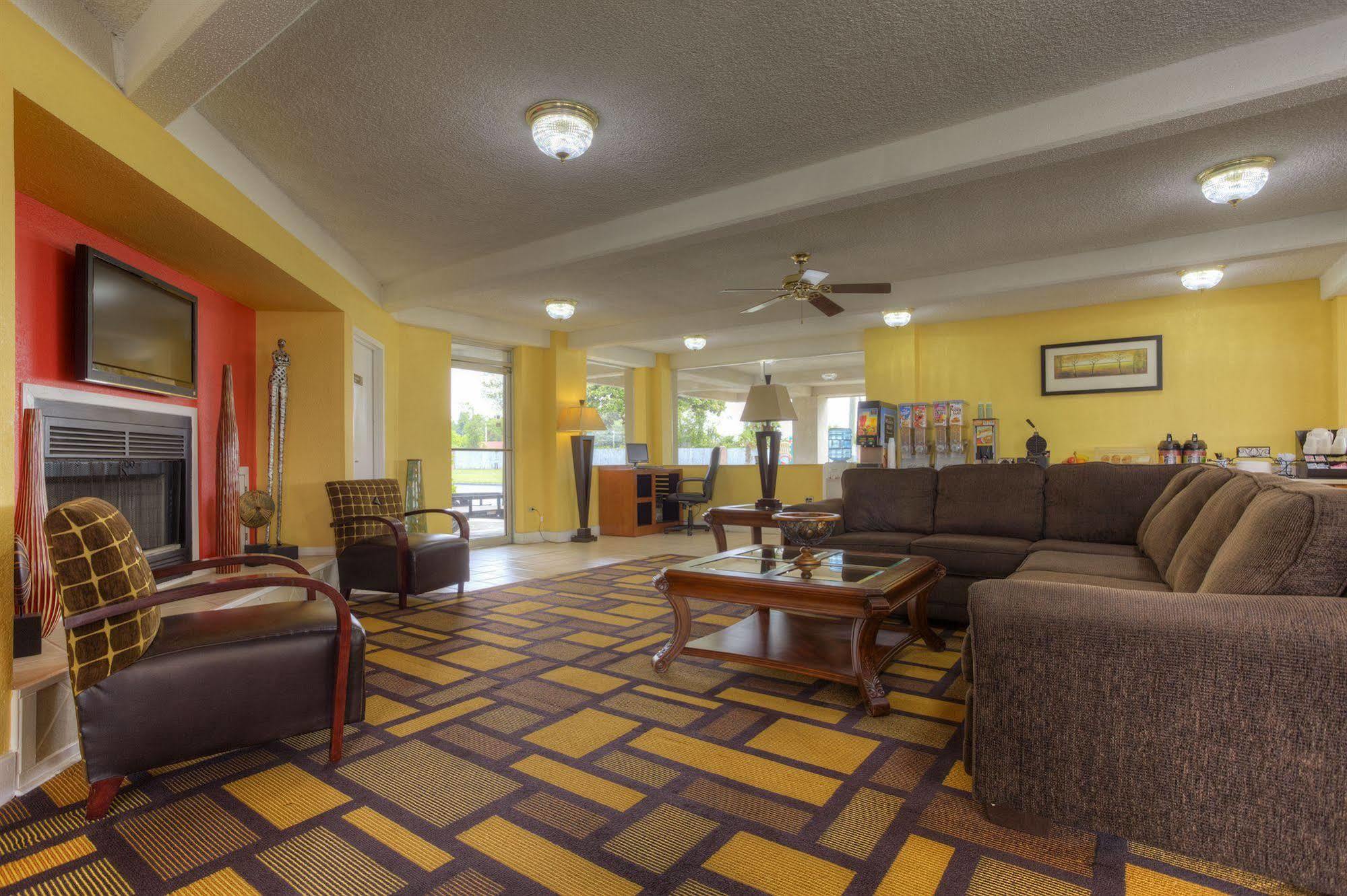 Econo Lodge Байрън Екстериор снимка