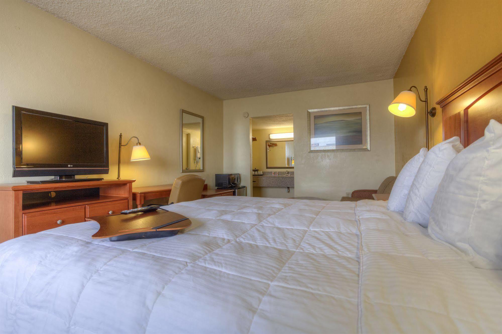Econo Lodge Байрън Екстериор снимка