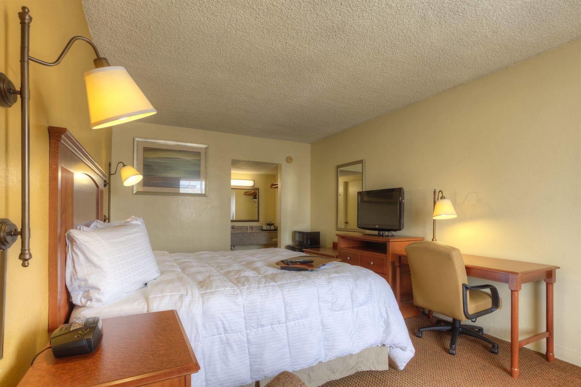 Econo Lodge Байрън Екстериор снимка