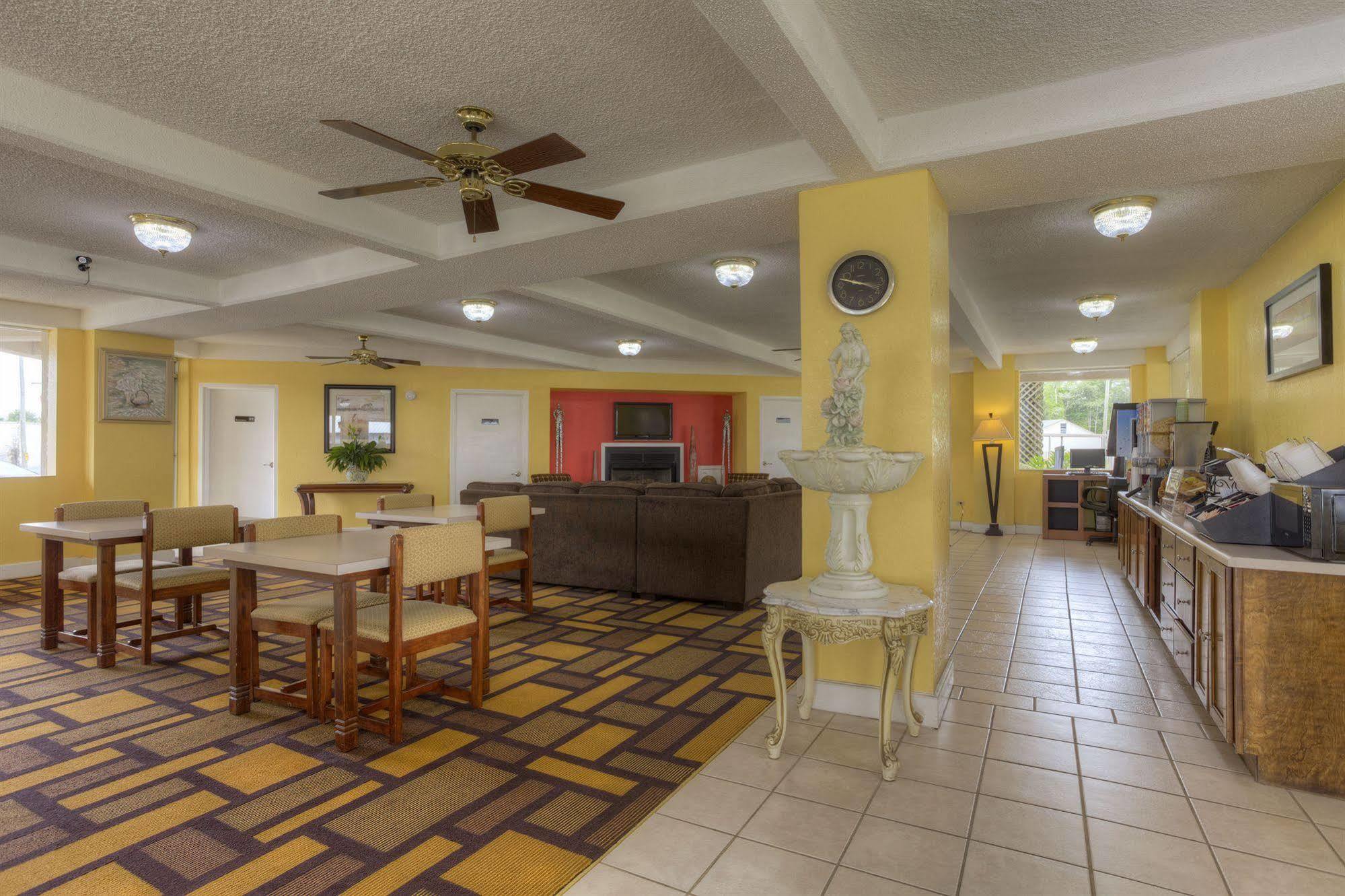 Econo Lodge Байрън Екстериор снимка